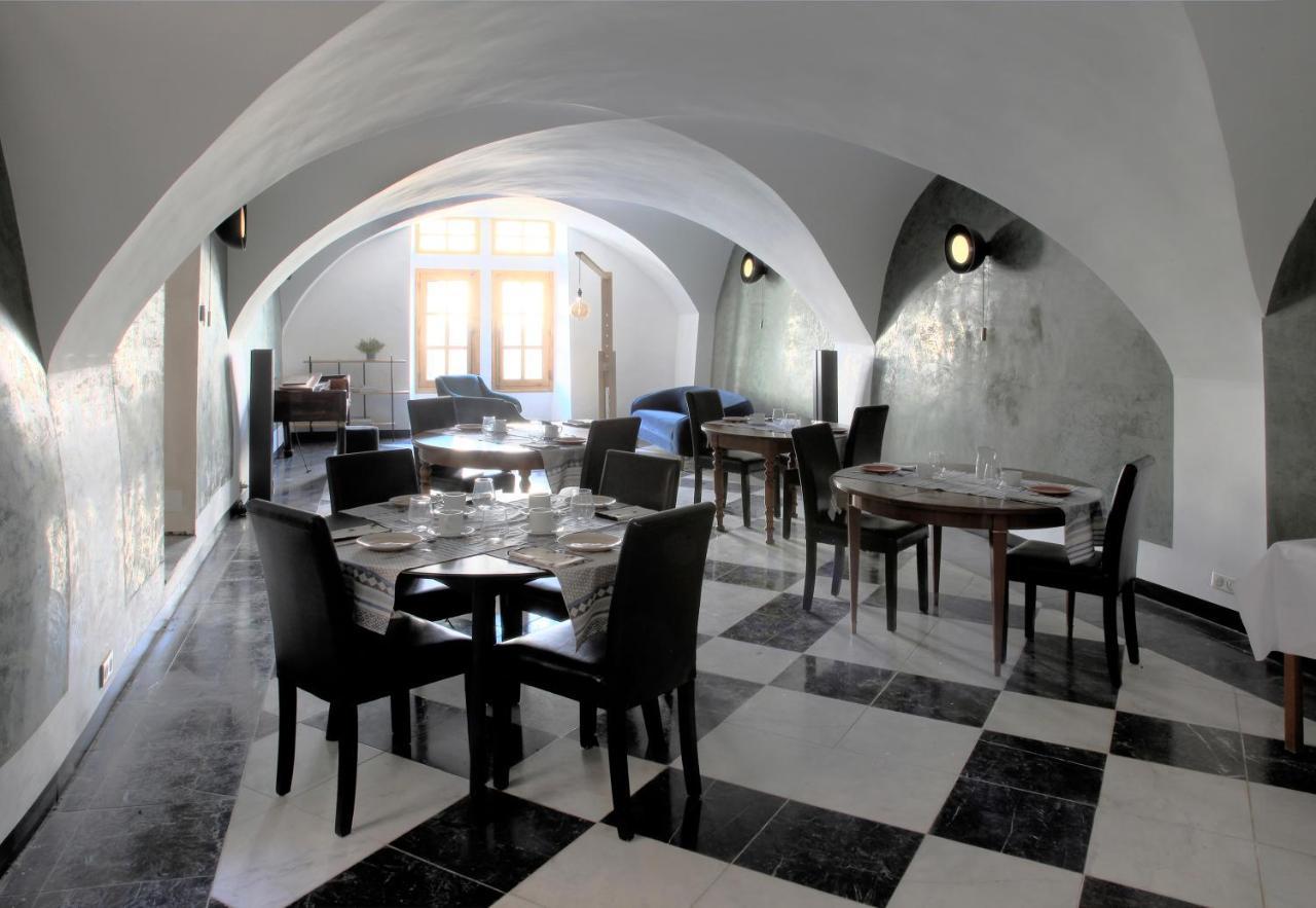 La Maison D'En Bas Des Seigneurs Cucuron Dış mekan fotoğraf