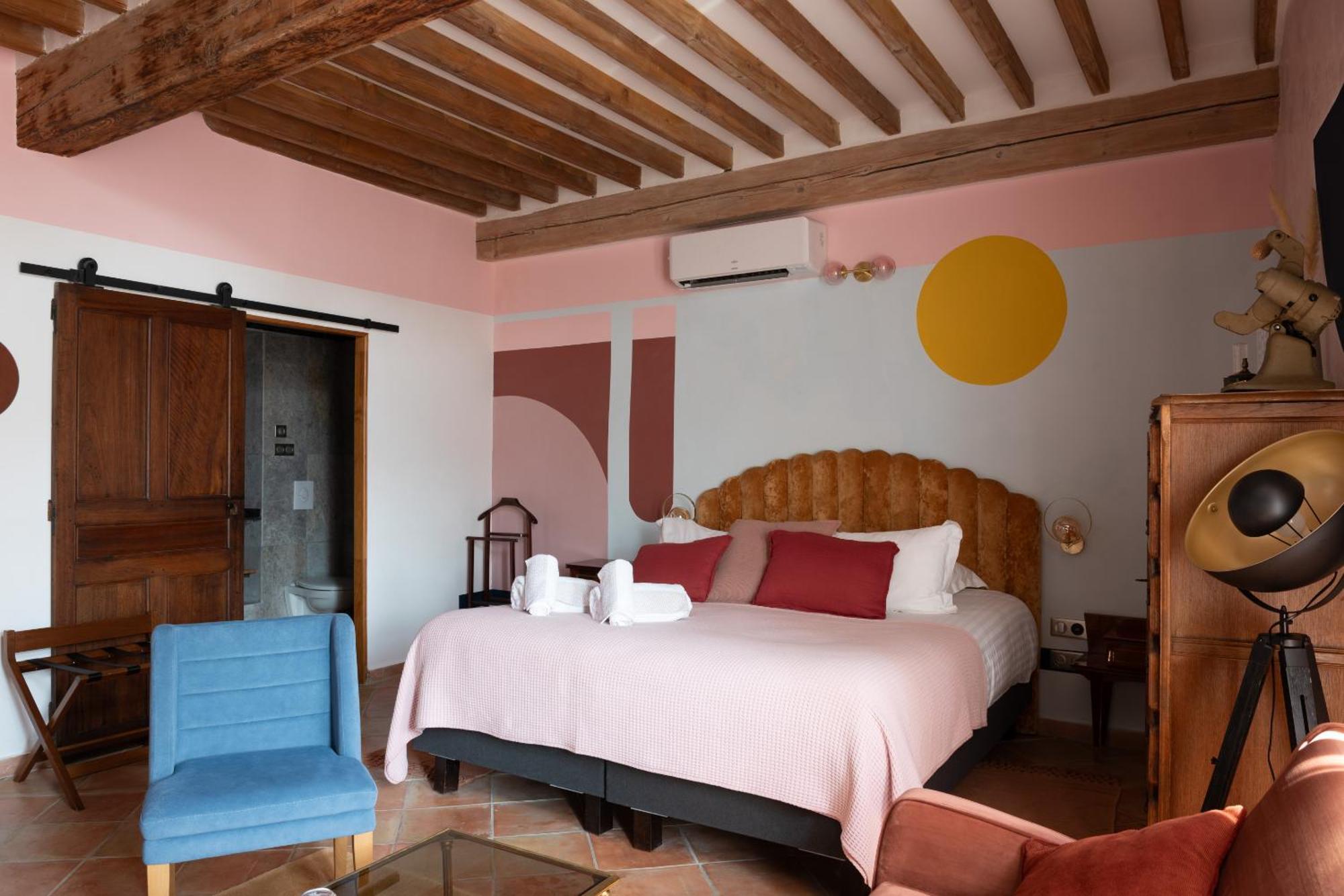 La Maison D'En Bas Des Seigneurs Cucuron Oda fotoğraf