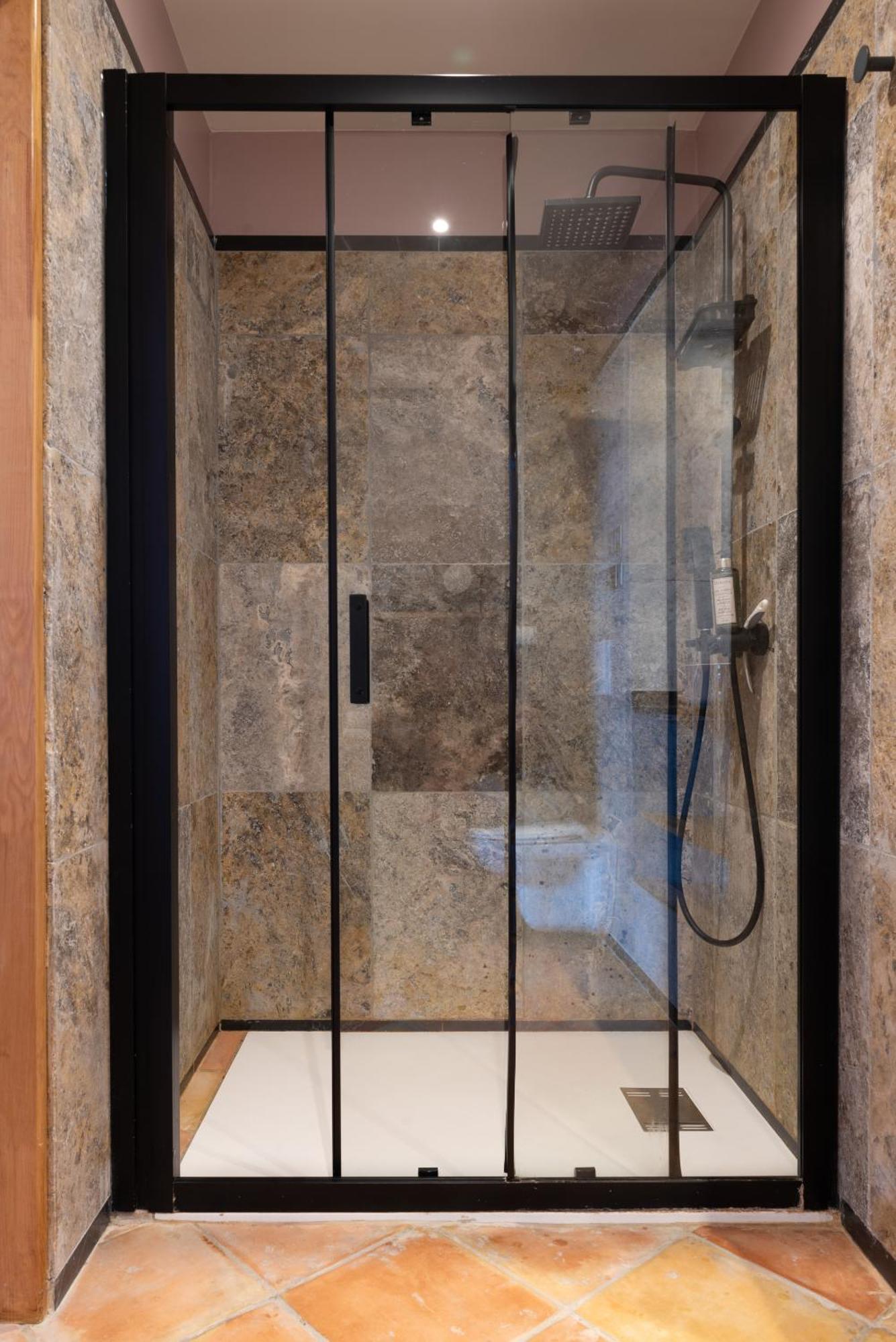 La Maison D'En Bas Des Seigneurs Cucuron Oda fotoğraf