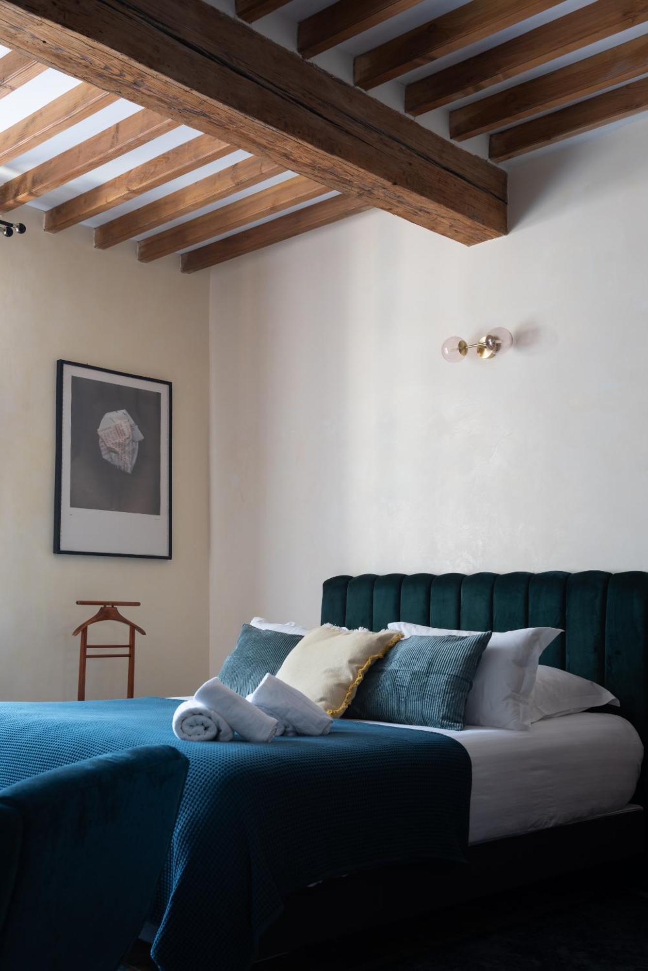 La Maison D'En Bas Des Seigneurs Cucuron Oda fotoğraf