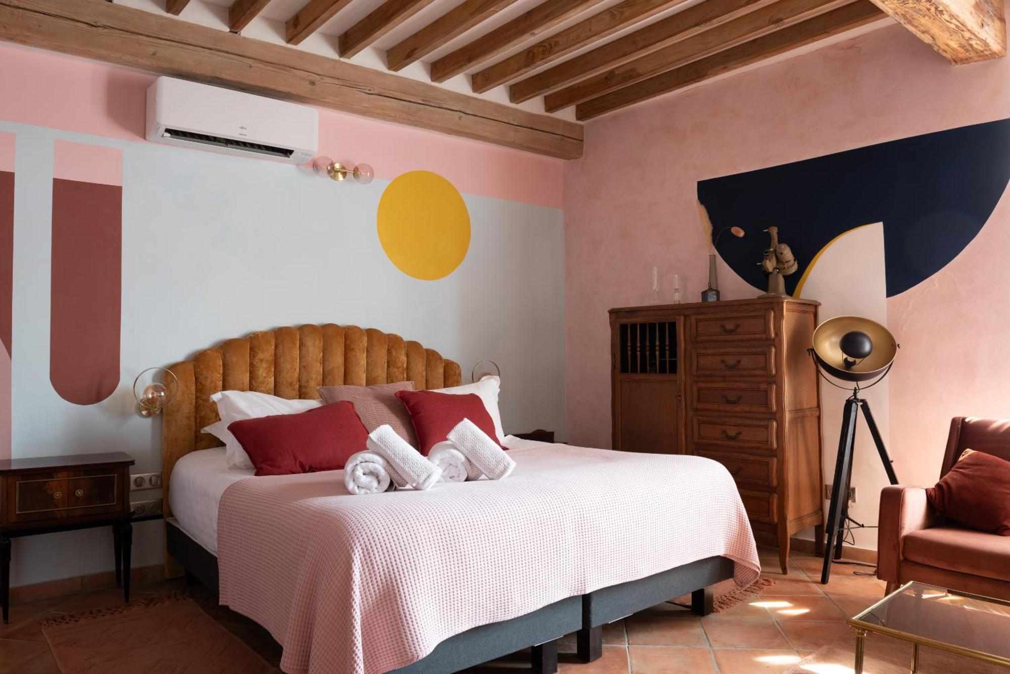 La Maison D'En Bas Des Seigneurs Cucuron Oda fotoğraf