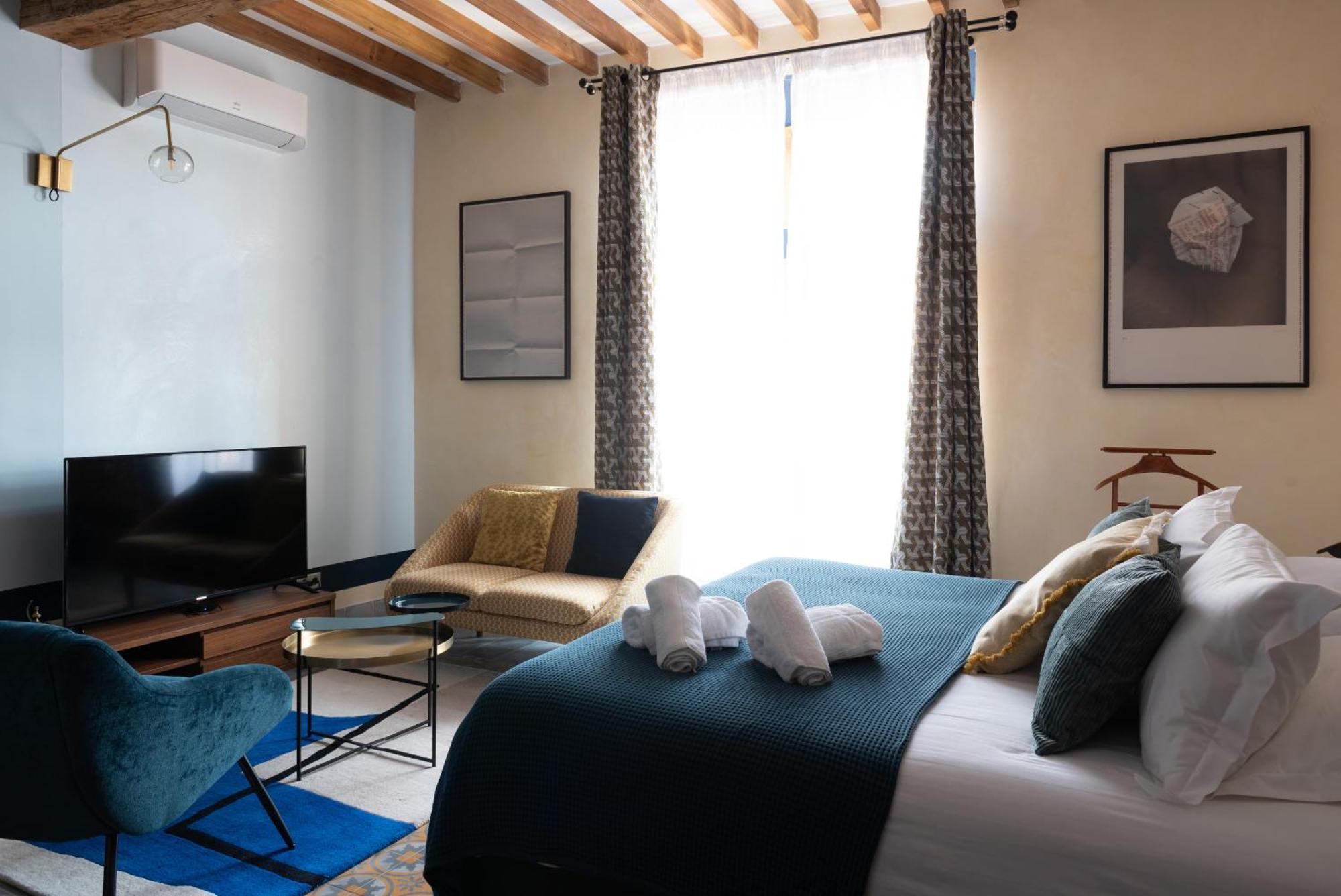 La Maison D'En Bas Des Seigneurs Cucuron Dış mekan fotoğraf