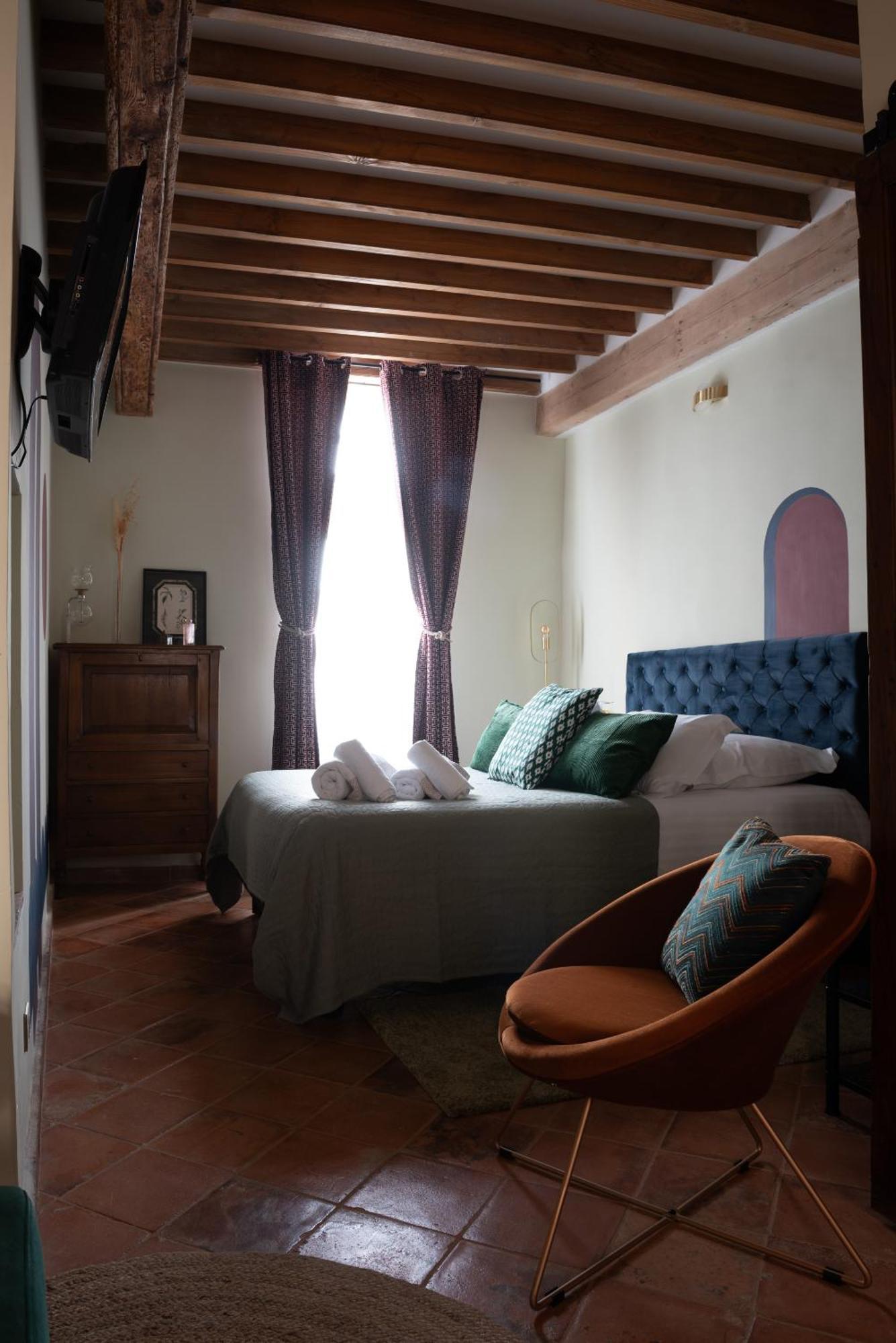 La Maison D'En Bas Des Seigneurs Cucuron Oda fotoğraf