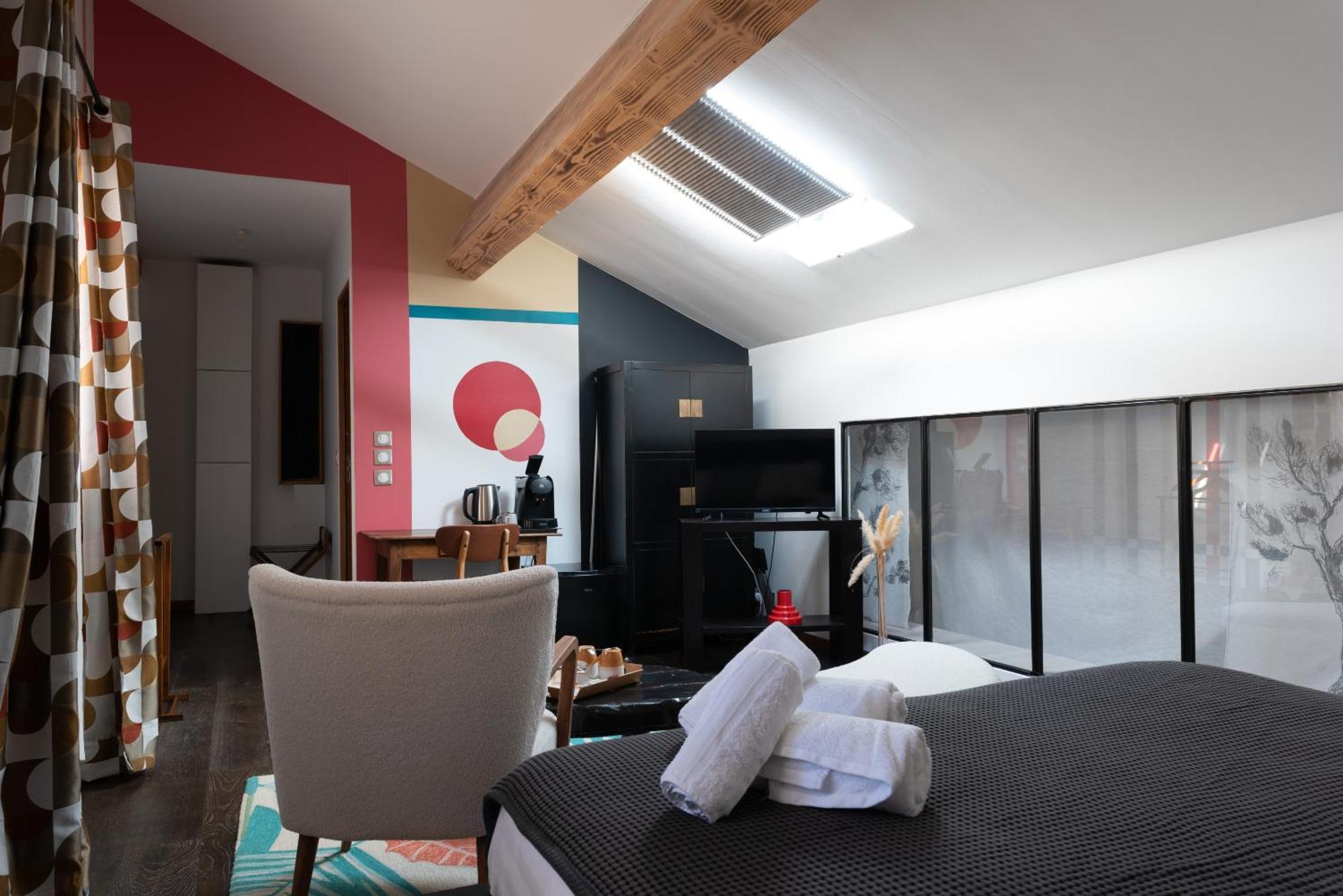 La Maison D'En Bas Des Seigneurs Cucuron Oda fotoğraf