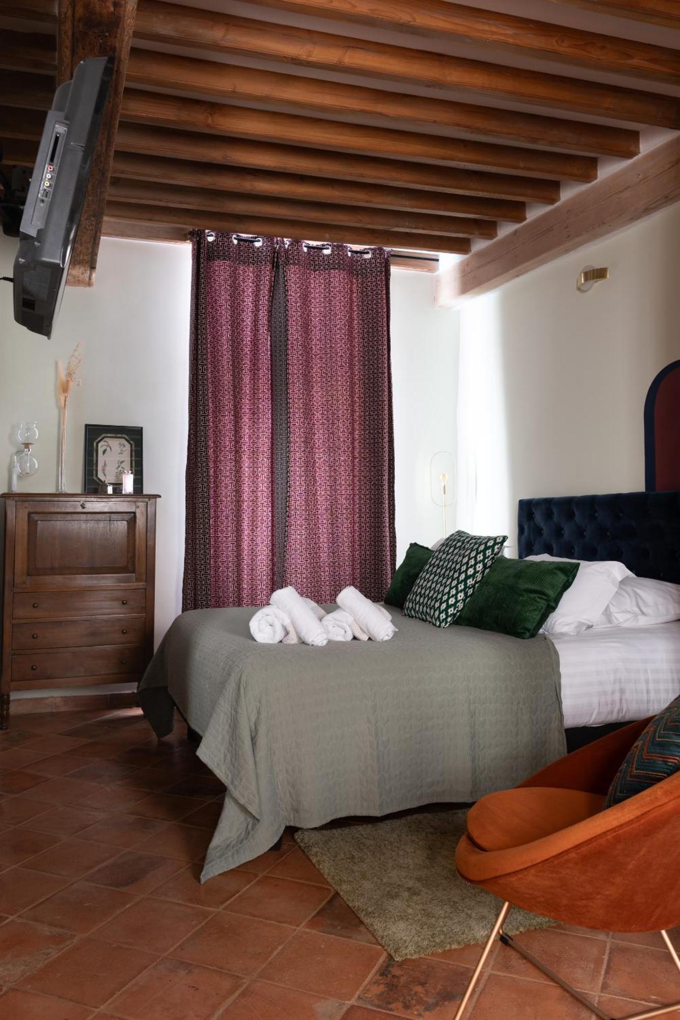 La Maison D'En Bas Des Seigneurs Cucuron Oda fotoğraf