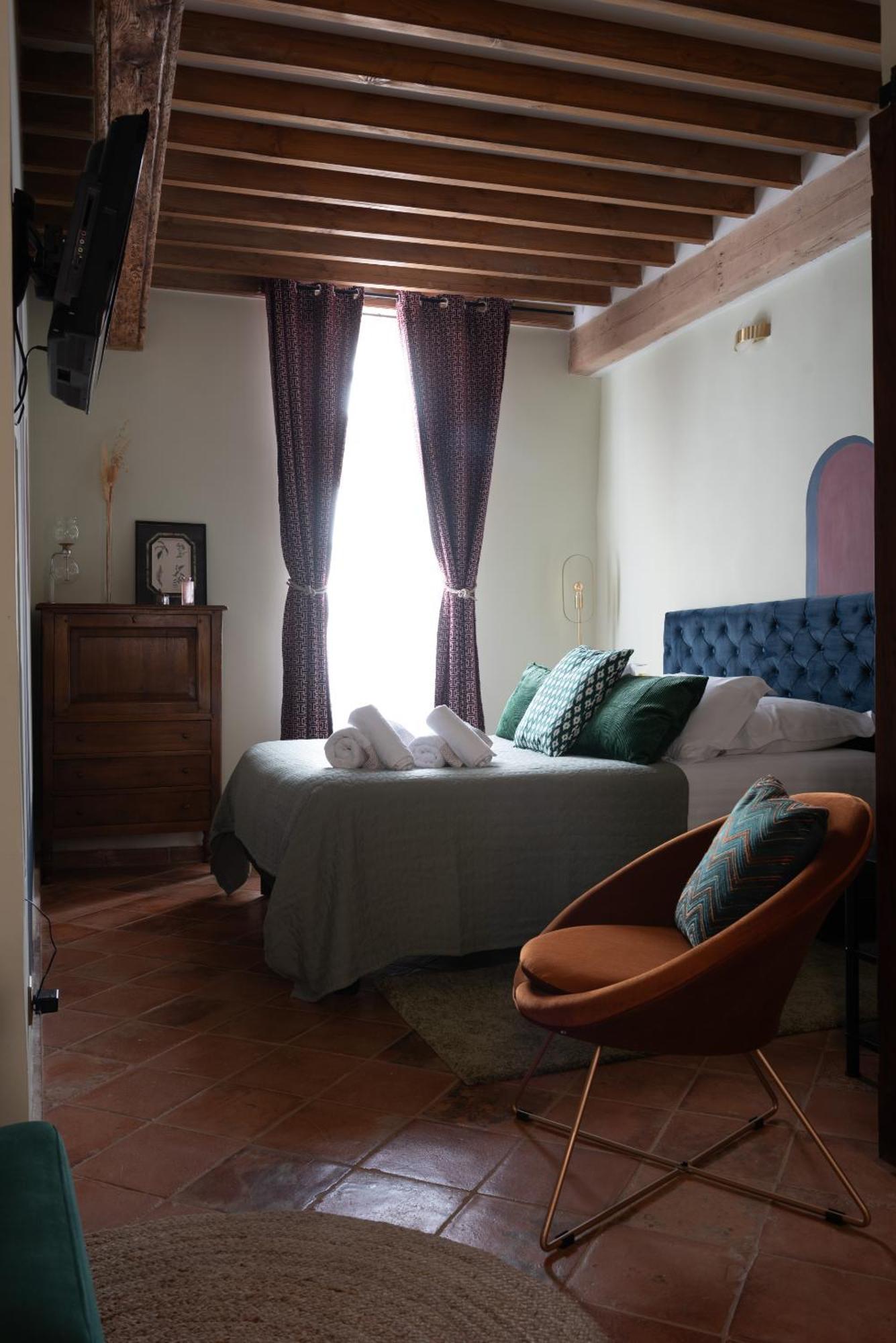 La Maison D'En Bas Des Seigneurs Cucuron Oda fotoğraf